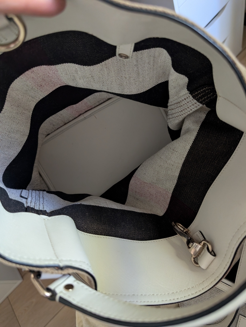 EUC Burberry Ashby Bucket Bag In House Check Canvas and Off-White Calfskin. - Picture 11 of 16
